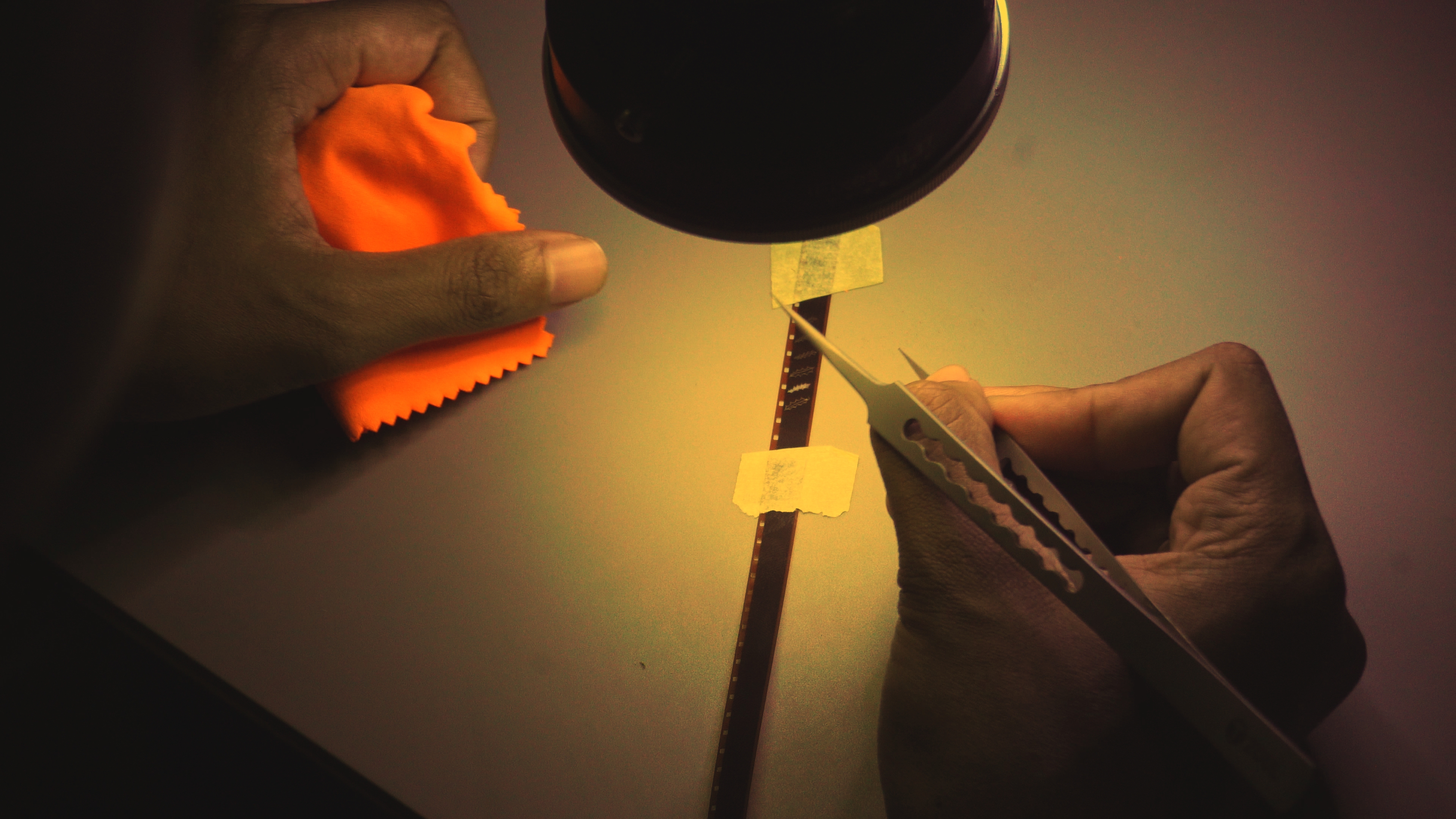 Filmstill Sharp Objects Taufiqurrahman Kifu Hattie Wade